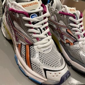 Balenciaga Runners multi color shoe still look new